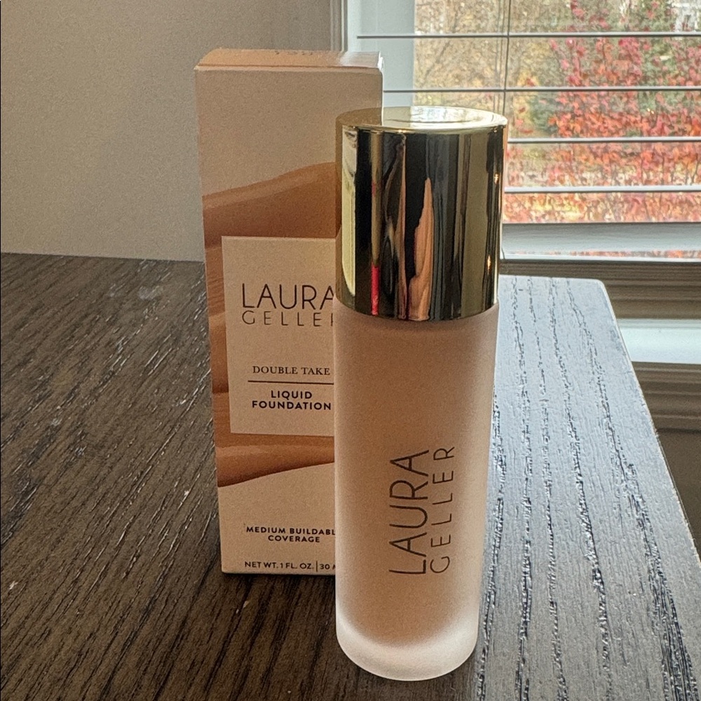 LAURA GELLER Double Take Liquid Foundation - Fair 120 - Picture 2 of 6